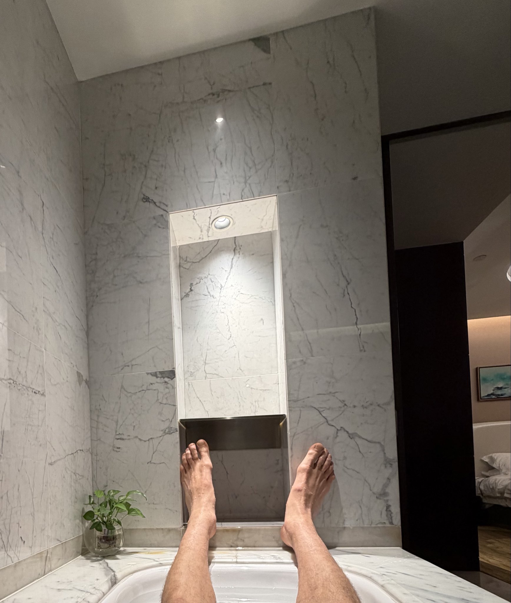 Recovery after training hits different when your feet are longer than the bathtub. 😂 Full pic on Patreon. https://www.patreon.com/posts/recovery-after-159630300?utm_medium=clipboard_copy&utm_source=copyLink&utm_campaign=postshare_creator&utm_content=j
