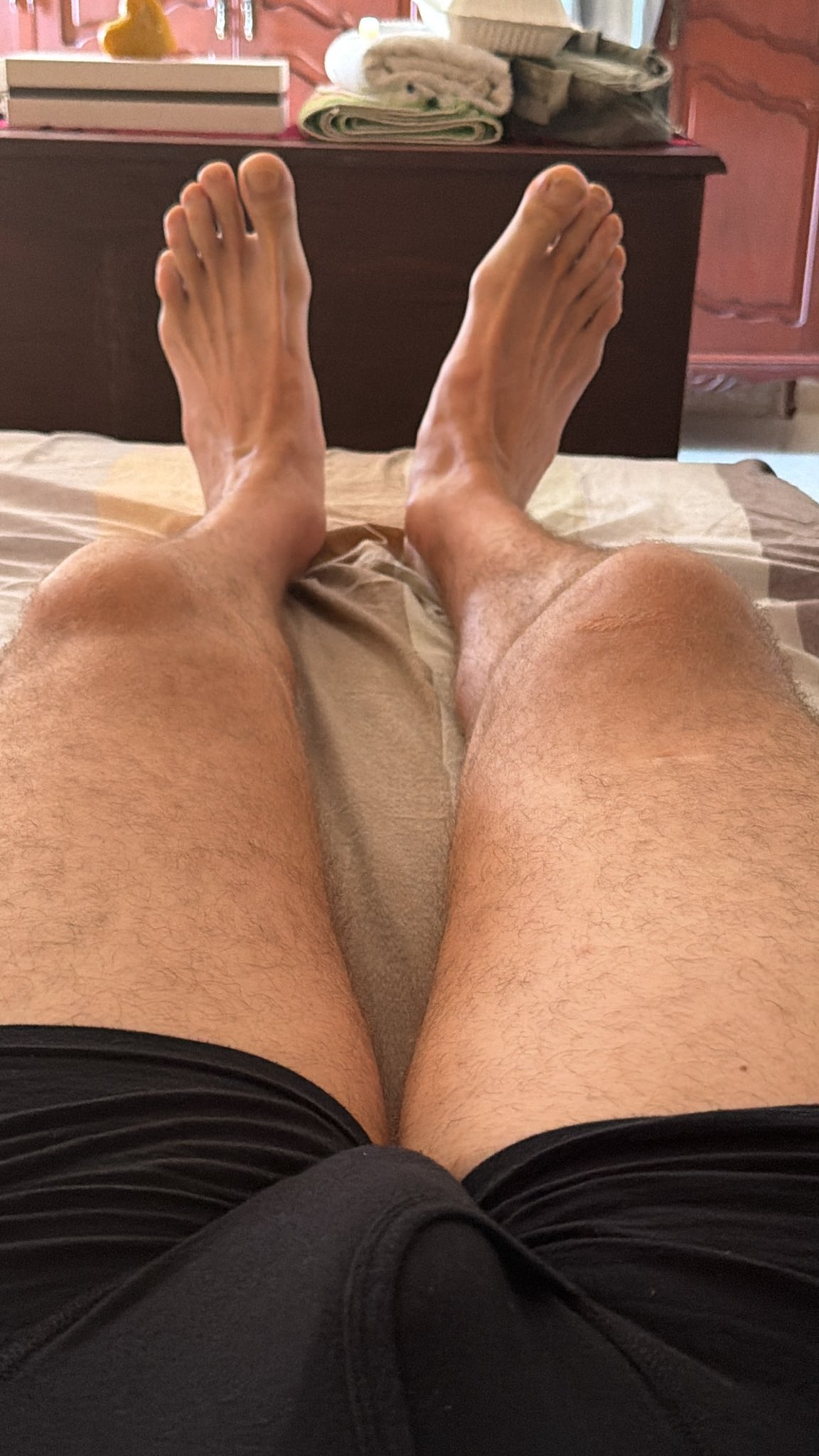 Recovery mode. Legs up, feet up, mind clear. The work is done. Now it’s time to recharge and get ready for what’s next. 💪 