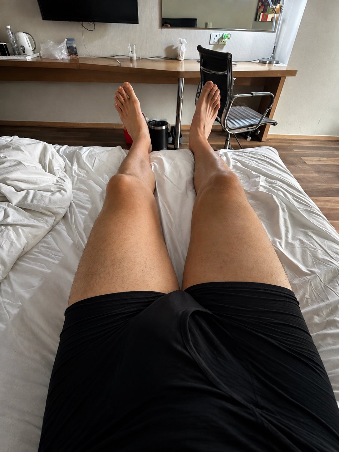 Feet hang off the bed, where are you? 