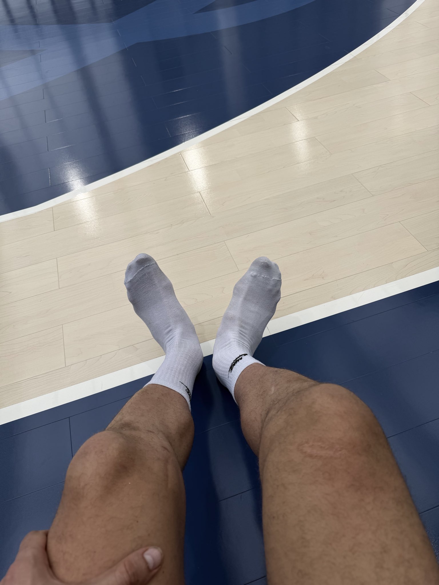 Massage my feet before workout 
