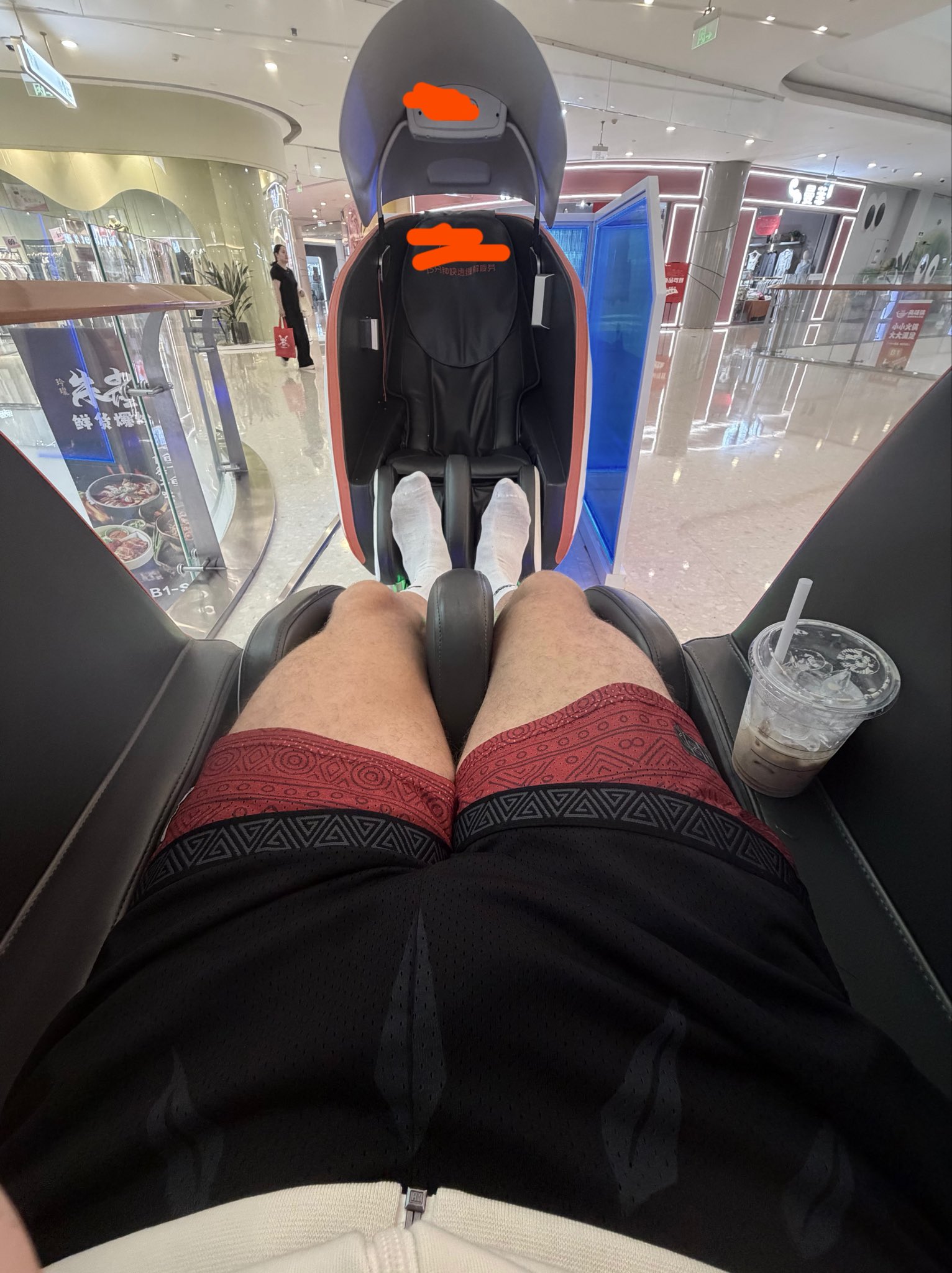Massage chair vs. 7’4. Let’s see who wins 😂 