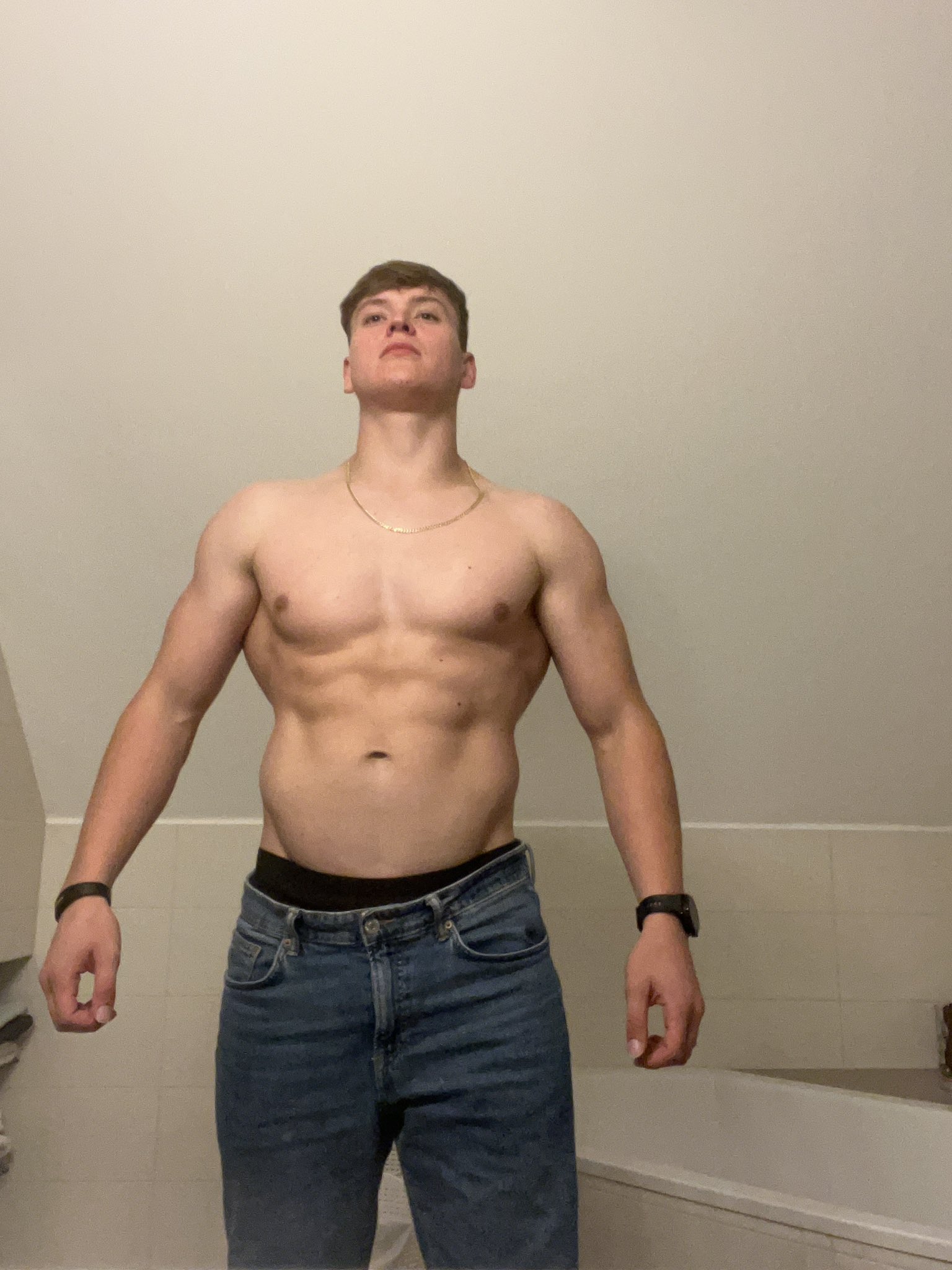 New flexing clip on http://onlyfans.com/bacherhot😈 