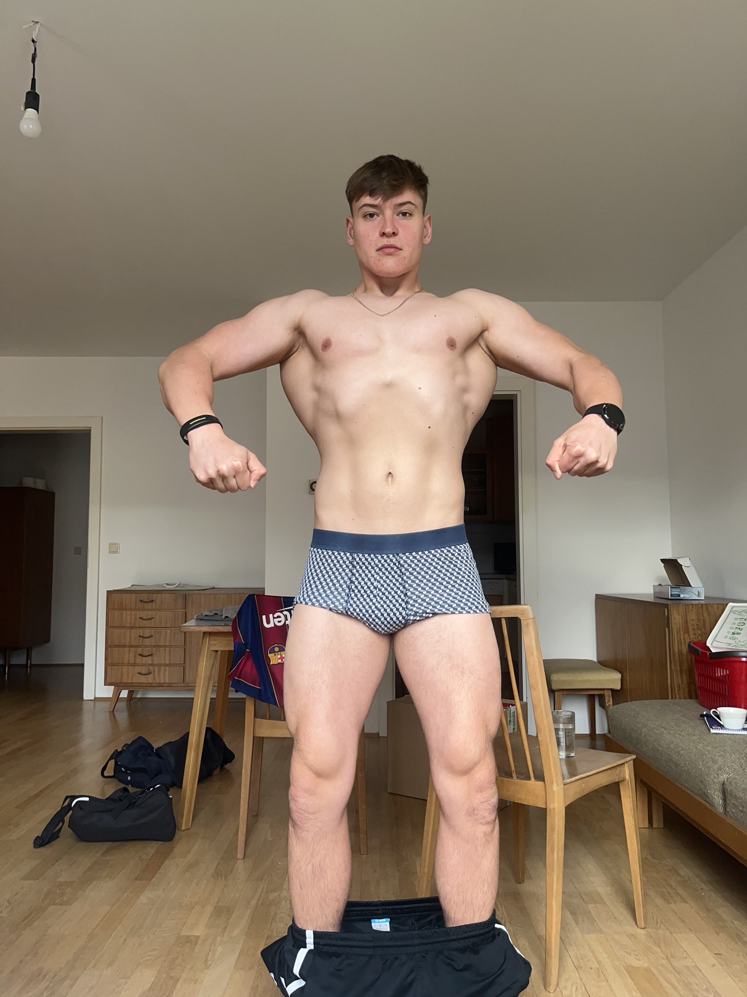 After a long forced break the bulk started. 95kg 188cm The plan is to bulk until autumn 2024 and then competing in early 2025 