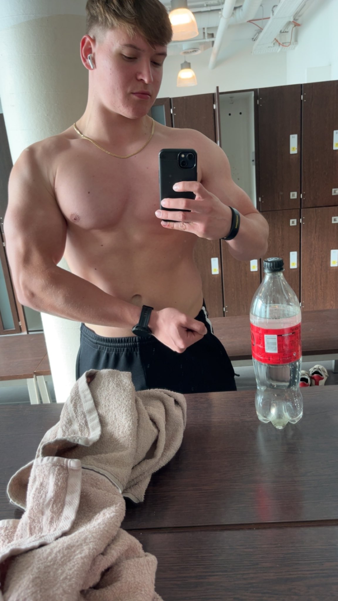 Look at me and beg to give me everything😈 http://onlyfans.com/bacherhot🤑 