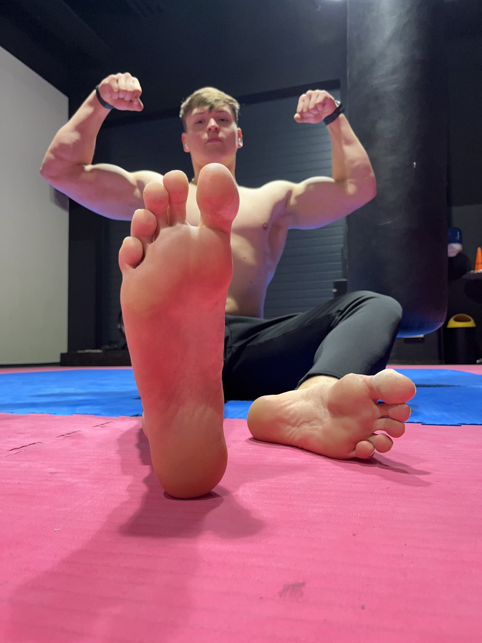 Those feet and body deserve to be worshipped after my kickboxing training🤑 😈🤑50% OFF ON http://onlyfans.com/bacherhot until christmas for new and old subscribers🤑😈 ❗️Pics and videos alone and with slaves daily❗️ 