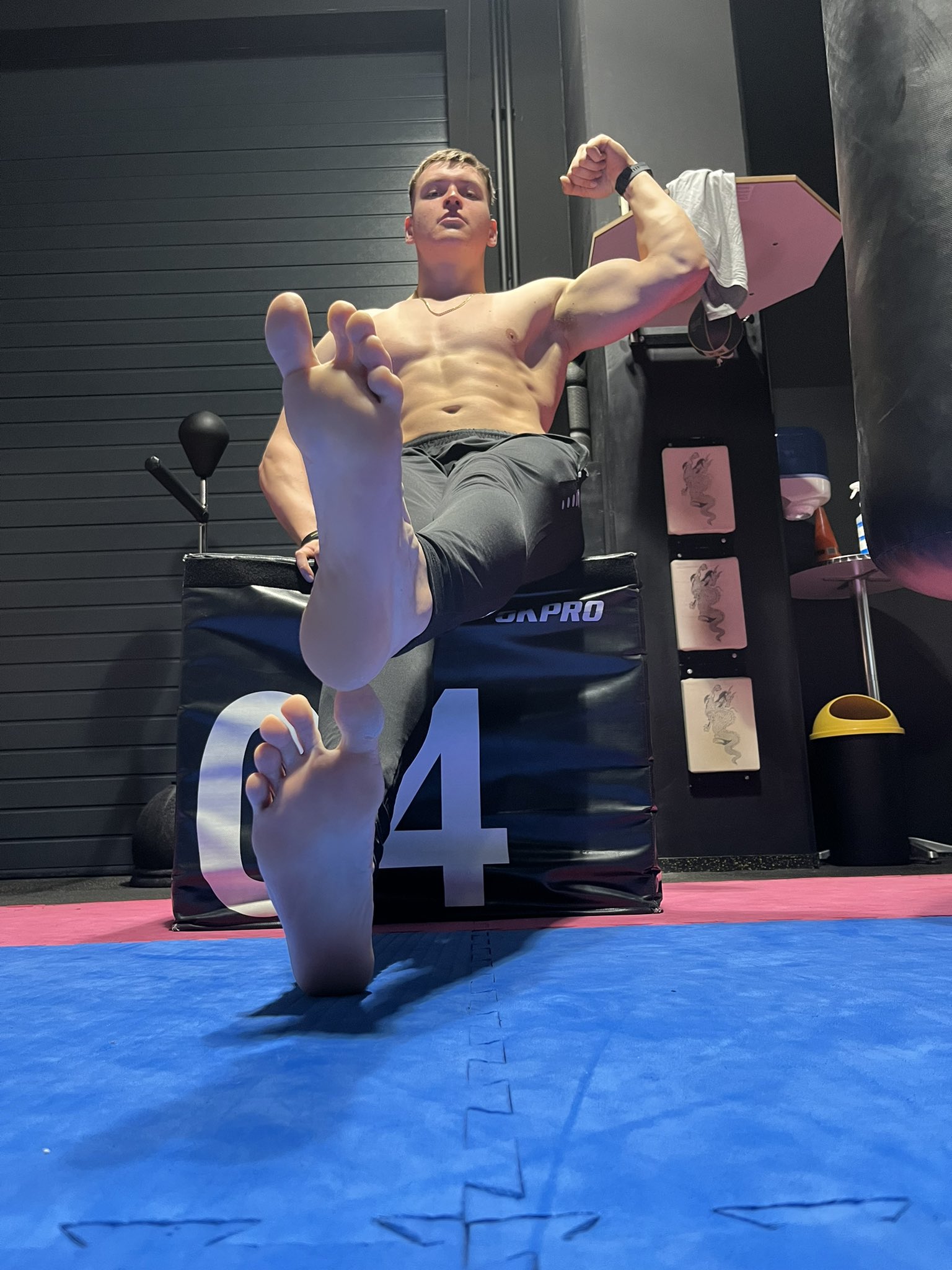 The alpha feet tower🤑 😈 Subscribe your alpha on http://onlyfans.com/bacherhot 😈 