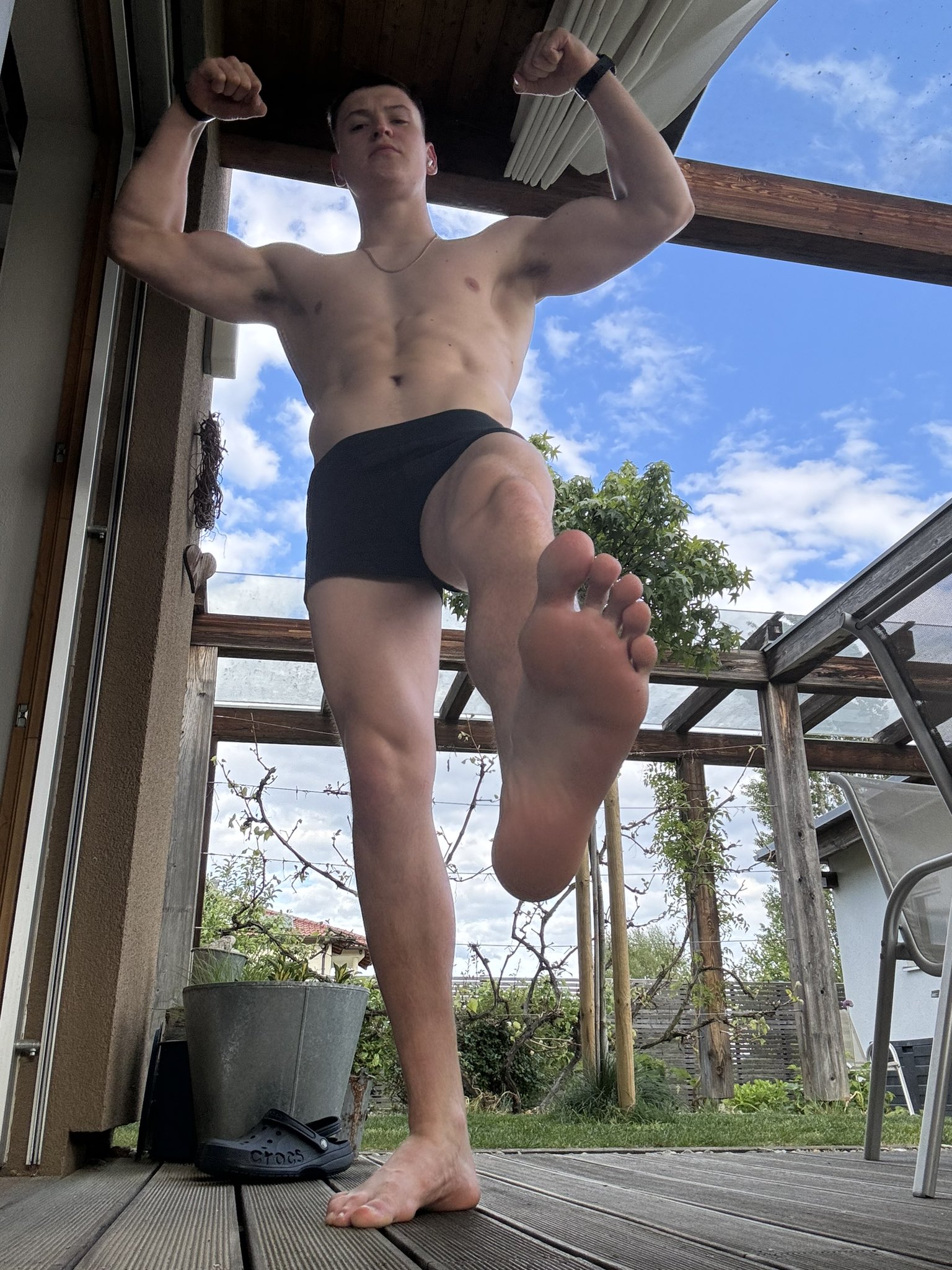 Vote for me in the poll below🤑 