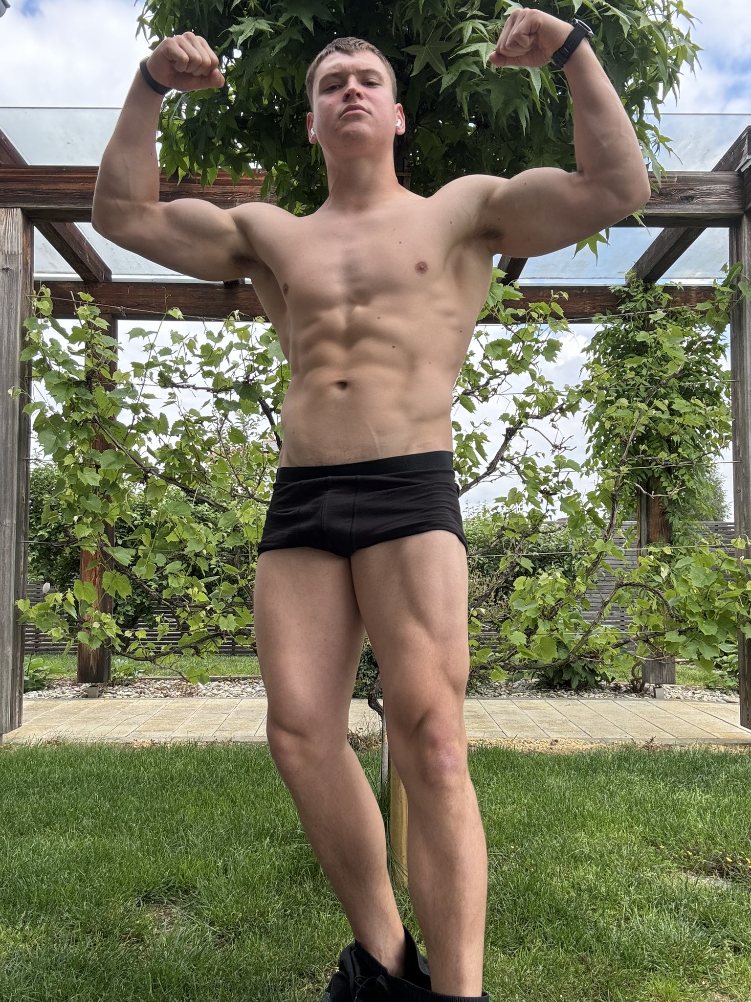 190cm 95kg 48,5EU/14US 🤑 😈 Subscribe your alpha on http://onlyfans.com/bacherhot 😈 