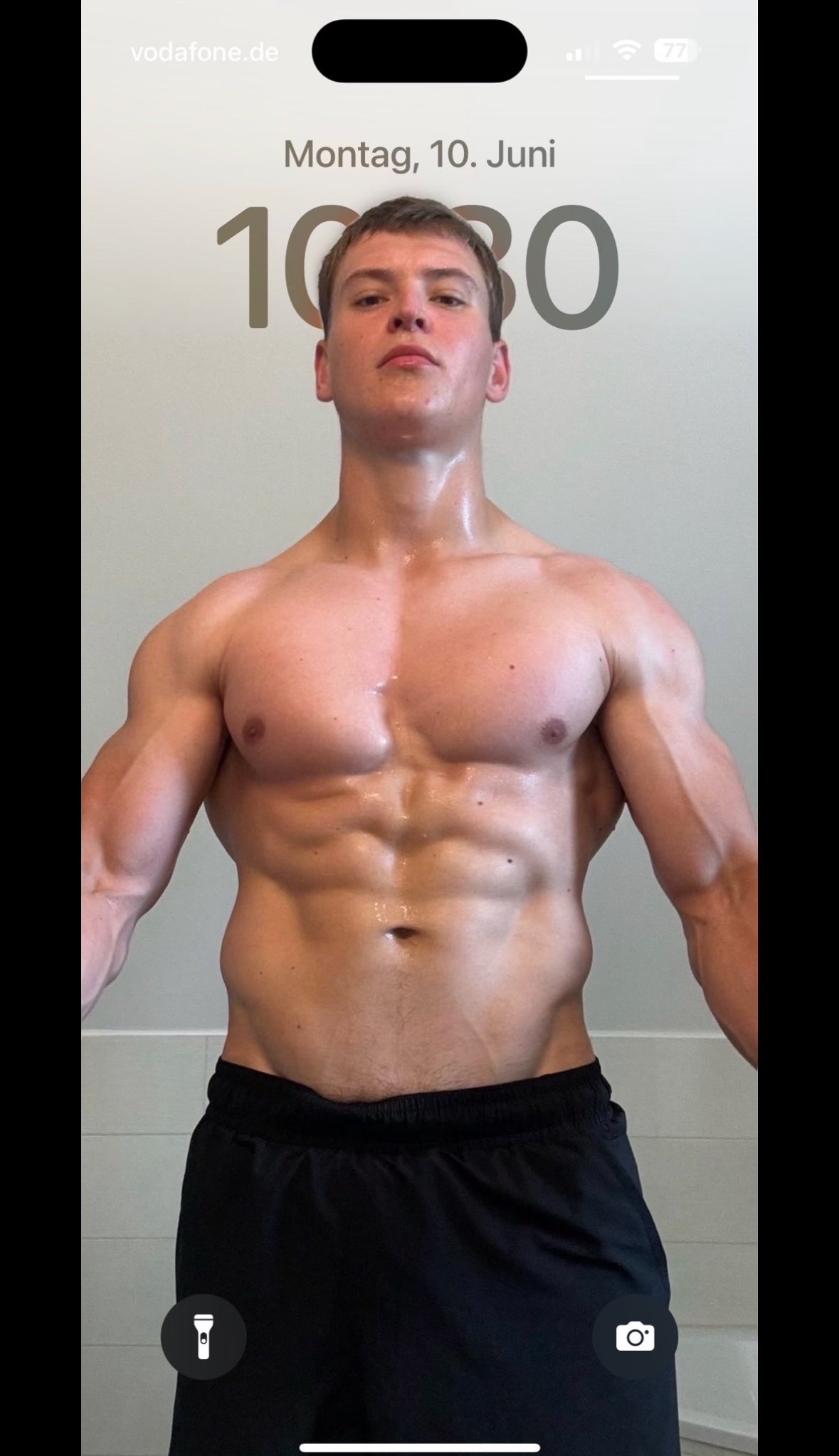a weak bitchboy sent me a screenshot of his new background image🤑😈 
