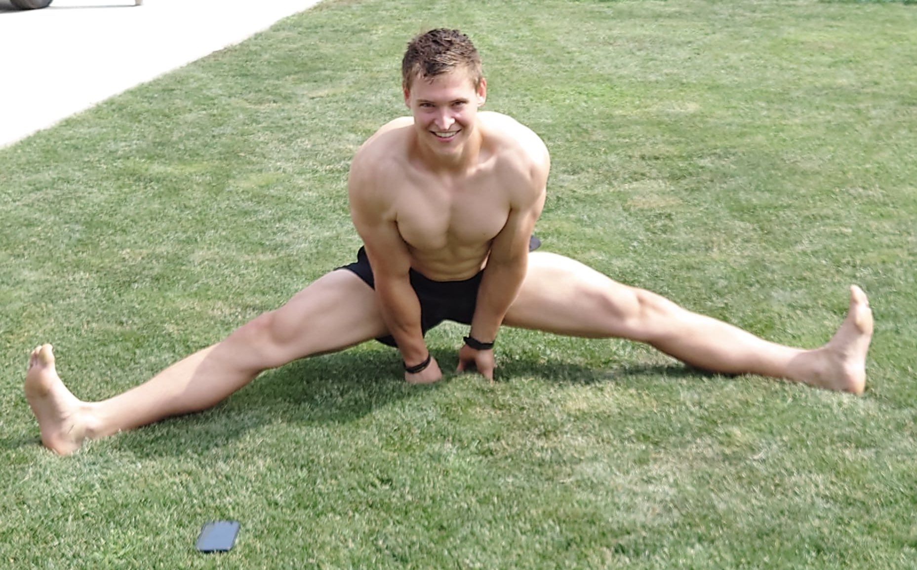 After my daily stretching routine i stretch your cashpussy🤑 😈 Subscribe your alpha on http://onlyfans.com/bacherhot 😈 