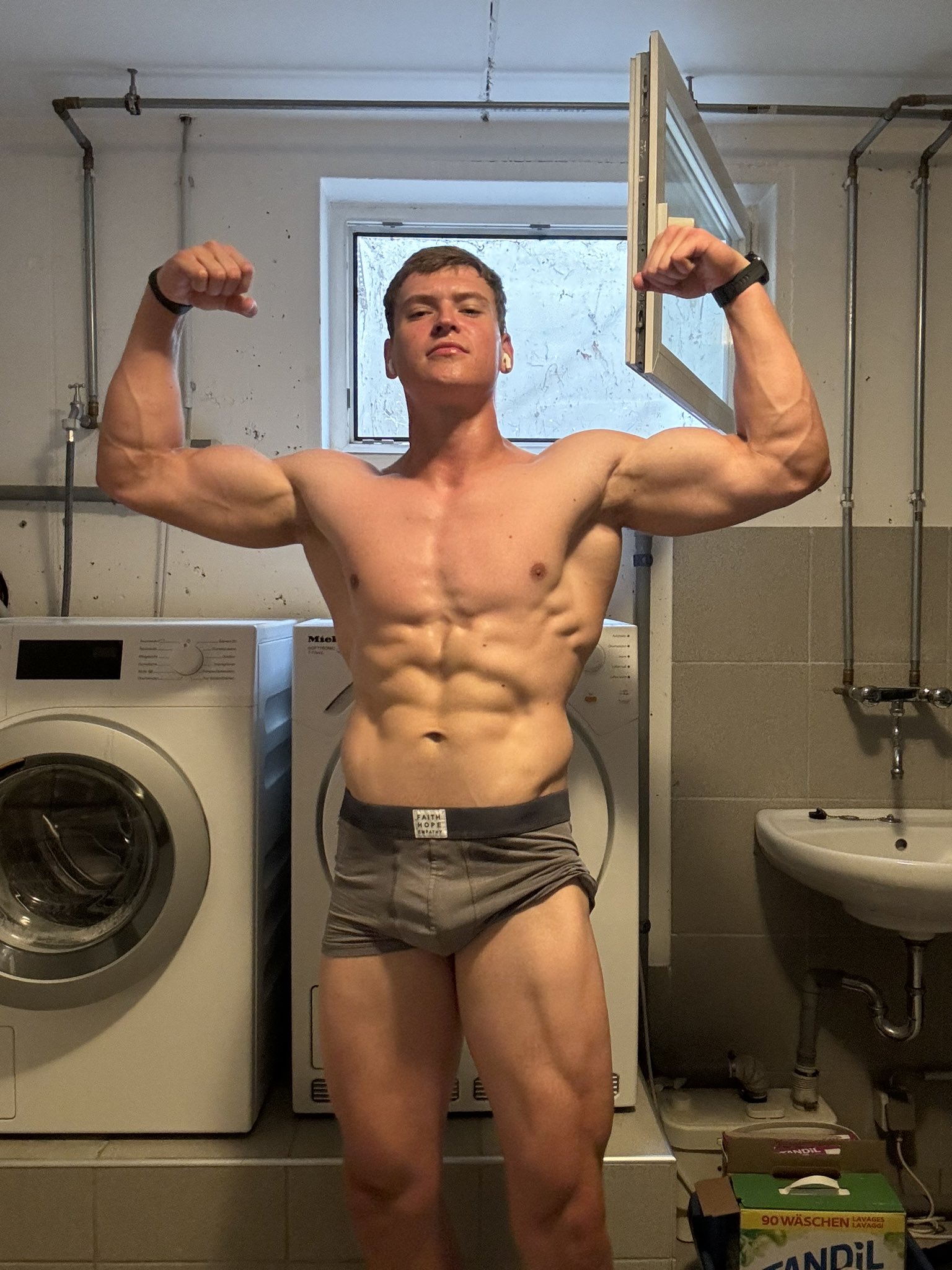 i am young, jacked and i know how to make you weak🤑 😈 Subscribe your alpha on http://onlyfans.com/bacherhot 😈 