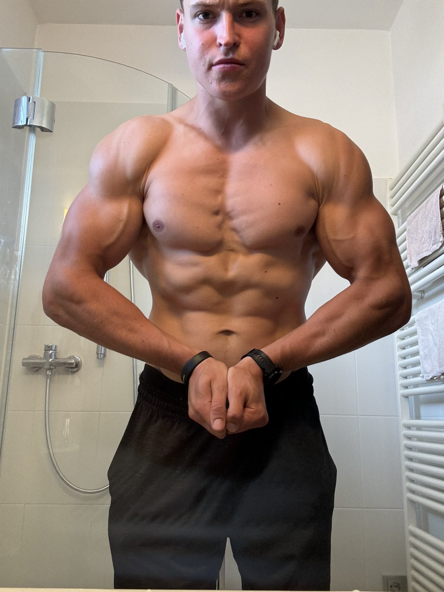you wanna touch those striped pecs?🤑 😈 Subscribe your alpha on http://onlyfans.com/bacherhot 😈 
