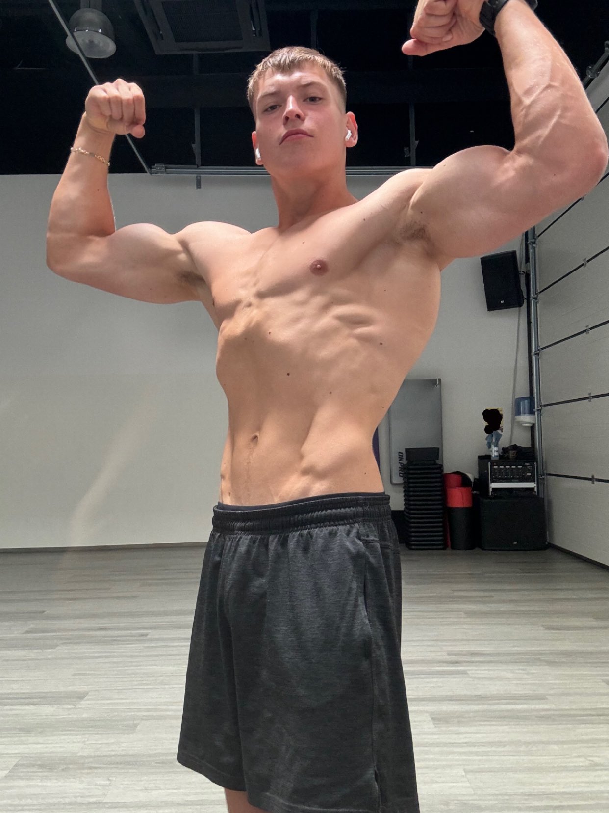 ripped, veiny and pumped🤑 😈 Subscribe your alpha on http://onlyfans.com/bacherhot 😈 