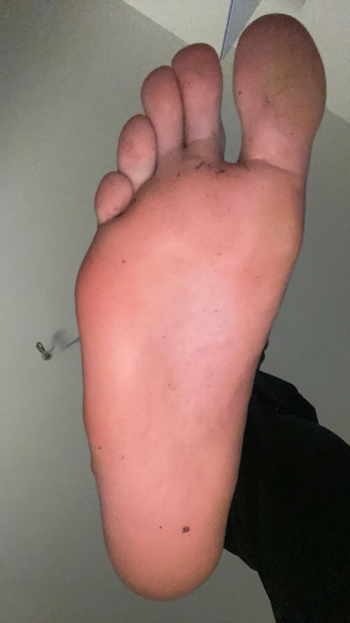 I heard yall like giant smelly, sweaty, and lint filled feet, am I right? Don’t lie to me 😏 #giantfeet #hugefeet #bigfeet #malefeet #footfetish #gayfeet #hugemalefeet #guysfeet 