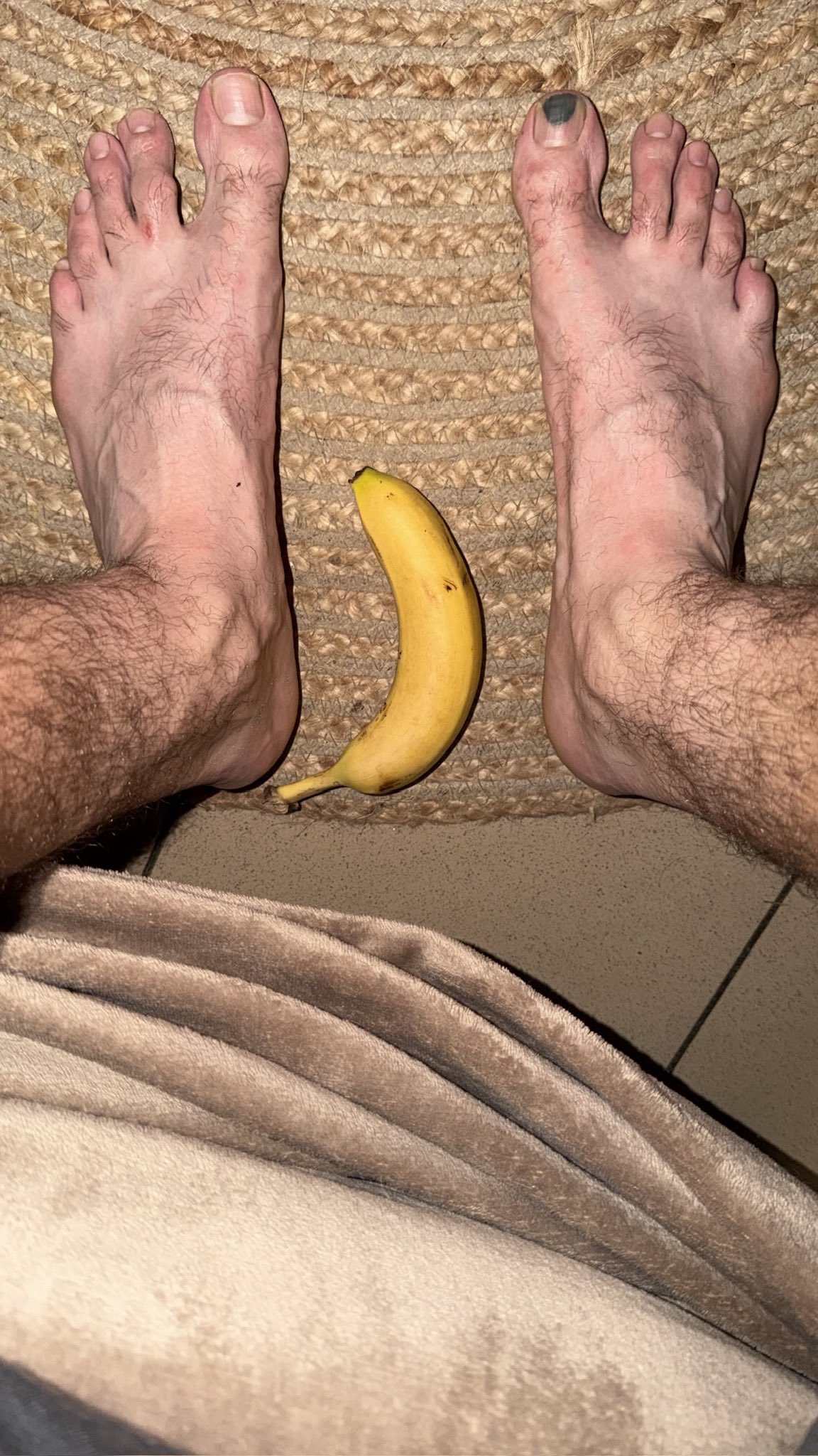 My size 24s are just too powerful, even for every day objects like this banana 😏😂 bunch of slaves drooling over them #hugefeet #sizetwitter #giantfeet #footdom 