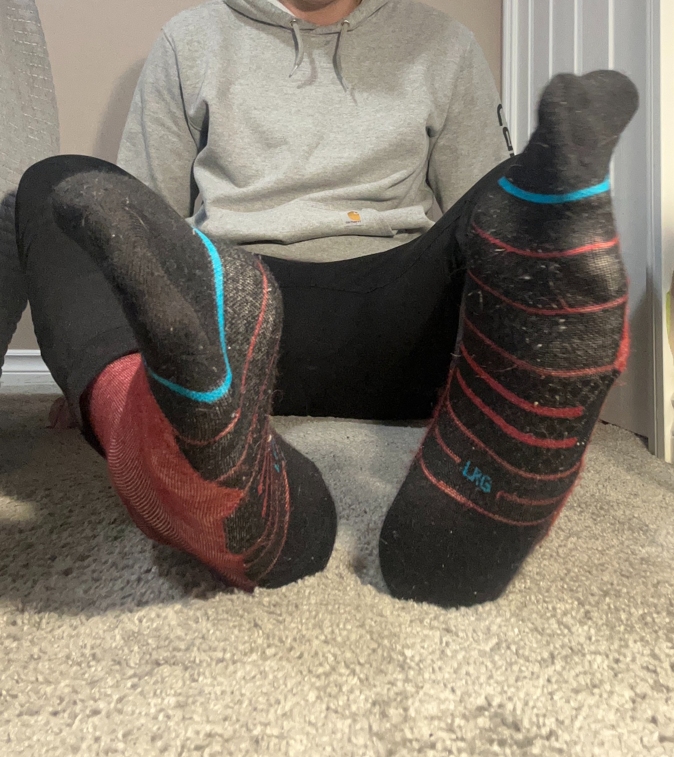 These big size 14 feet would absolutely dominate your face. They'd squeeze your head between them until you beg for mercy. Want to meet up in person? Then become my good boy. Sends build trust. I'll squeeze your wallet before squeezing your face. 
