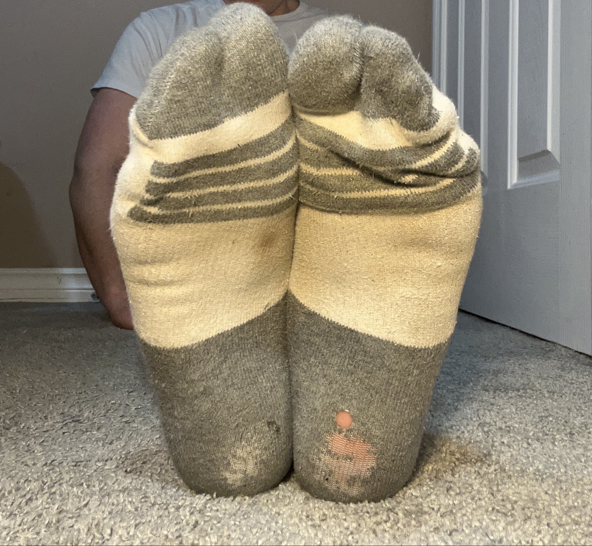 Just shipped out a pair of my sweaty socks, glad to get that stench out of my room! Who wants these ones? 