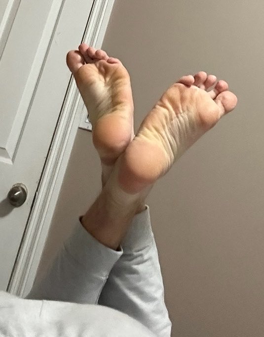 Did you wake up this morning and choose to be that pathetic? Do something good with your existence, send, and then get in my DMs… slave 
