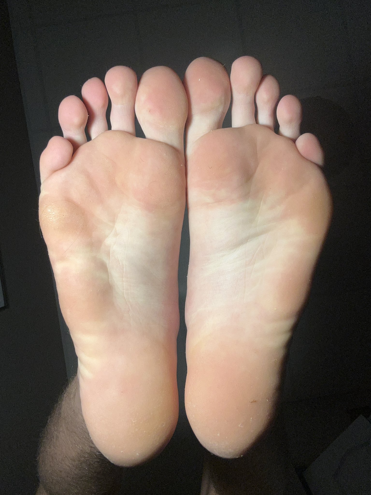It’s Friday, and you are right where you belong. Under my size 14 feet Serving them, worshipping them and sending for them. Get in my DMs #findom #cashmaster #alpha #giantfeet 