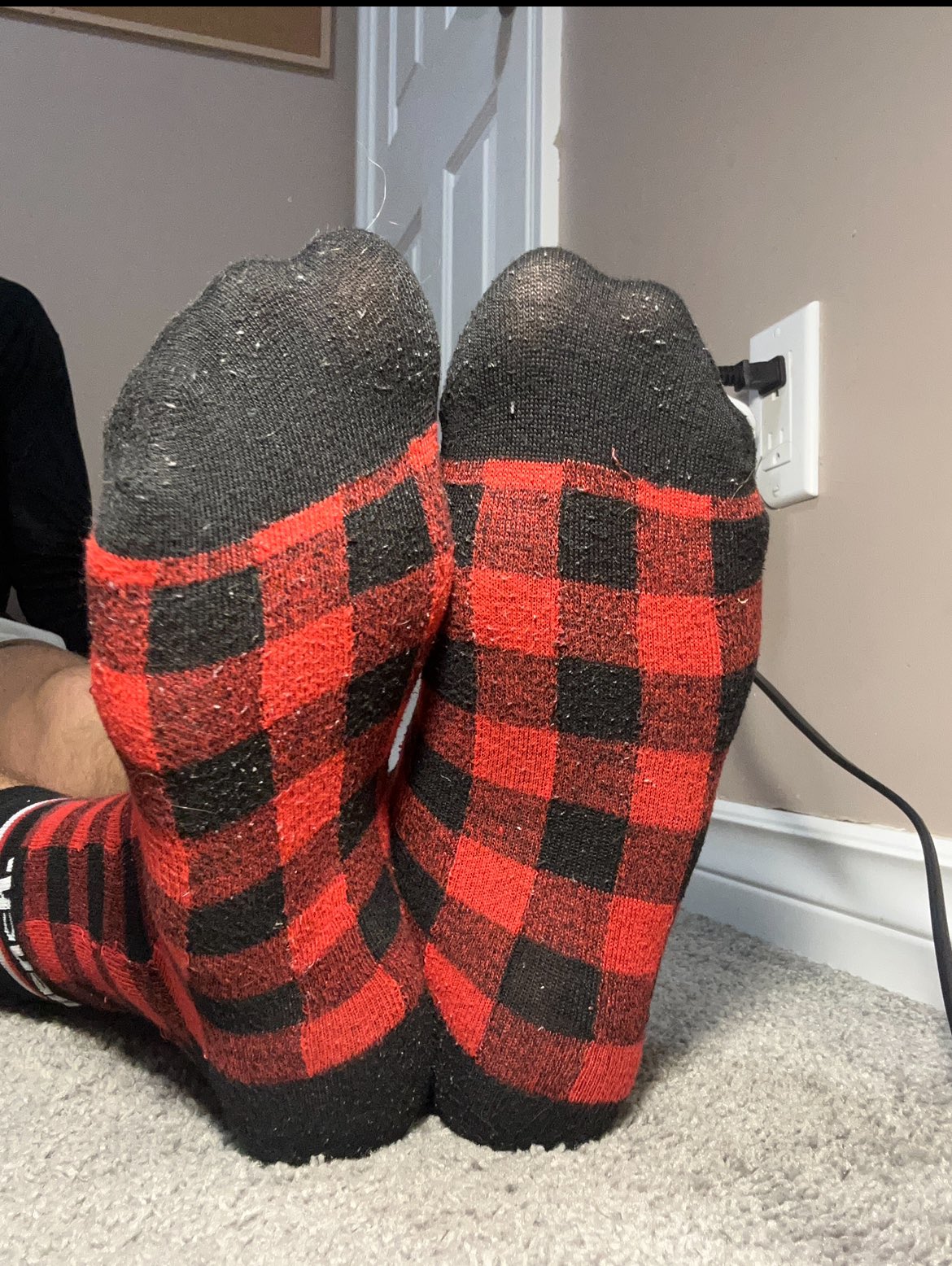 So pathetic bro… You’re literally GRIPPING your GOONSTICK to a picture of a 19-year-olds feet covered by plaid socks Honestly, just get in my DMs, do something good with your life and buy a custom 