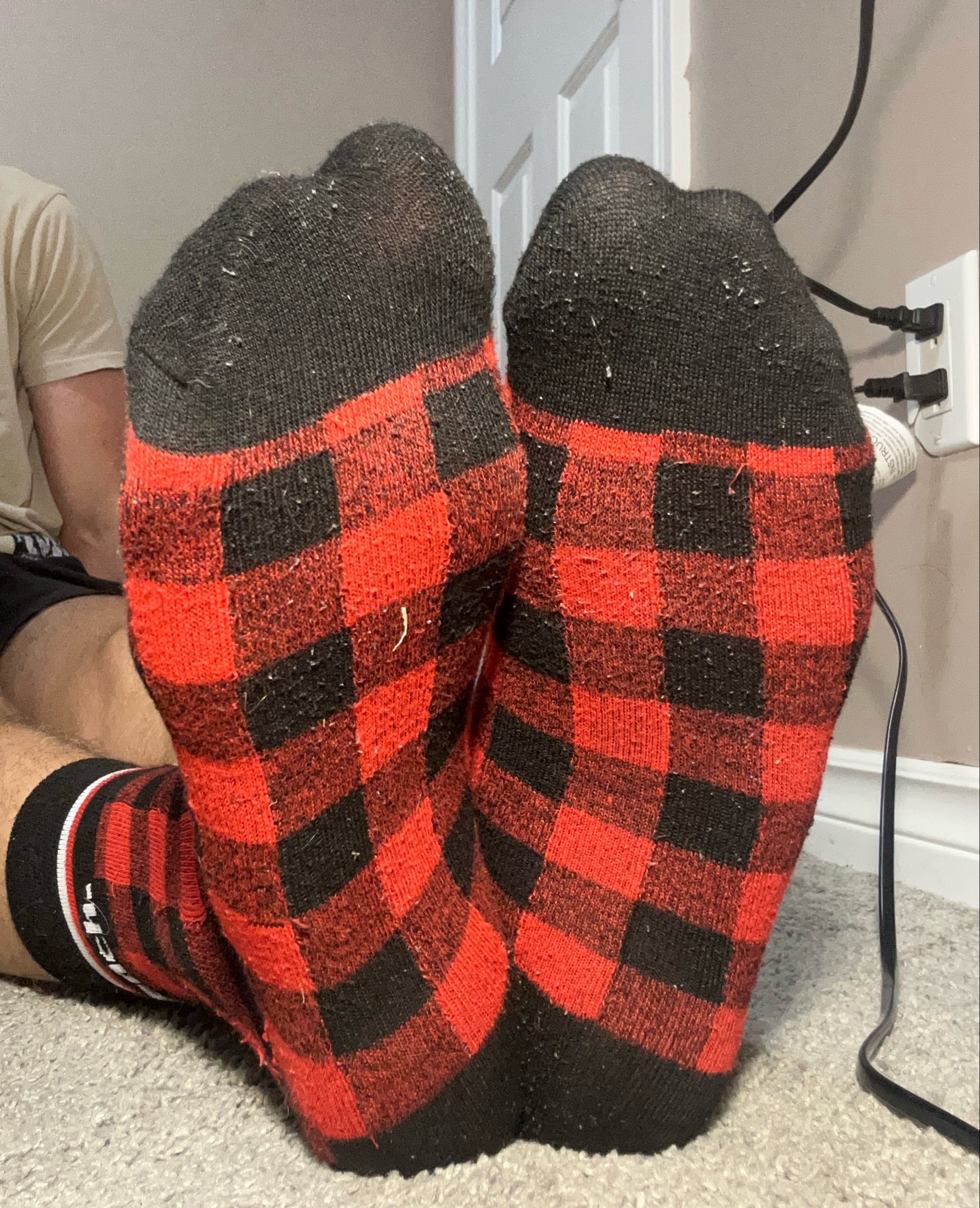 That’s it bro, keep gooning to my plaid socks. You love them so much 😵‍💫😵‍💫 Get in my DMs and tell me how much you love them 