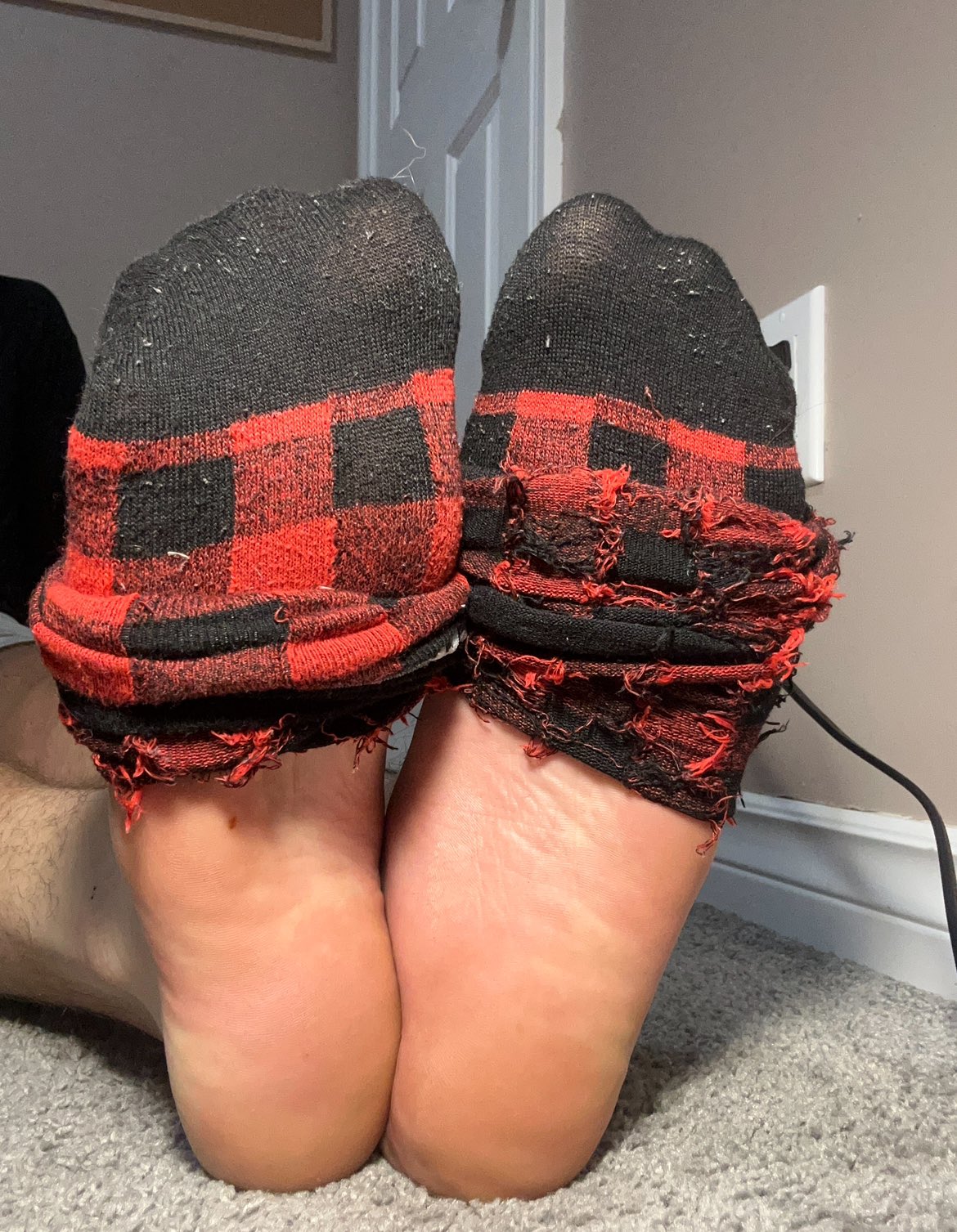 You edge yourself to my feet, I edge you with my socks halfway off 🤝 