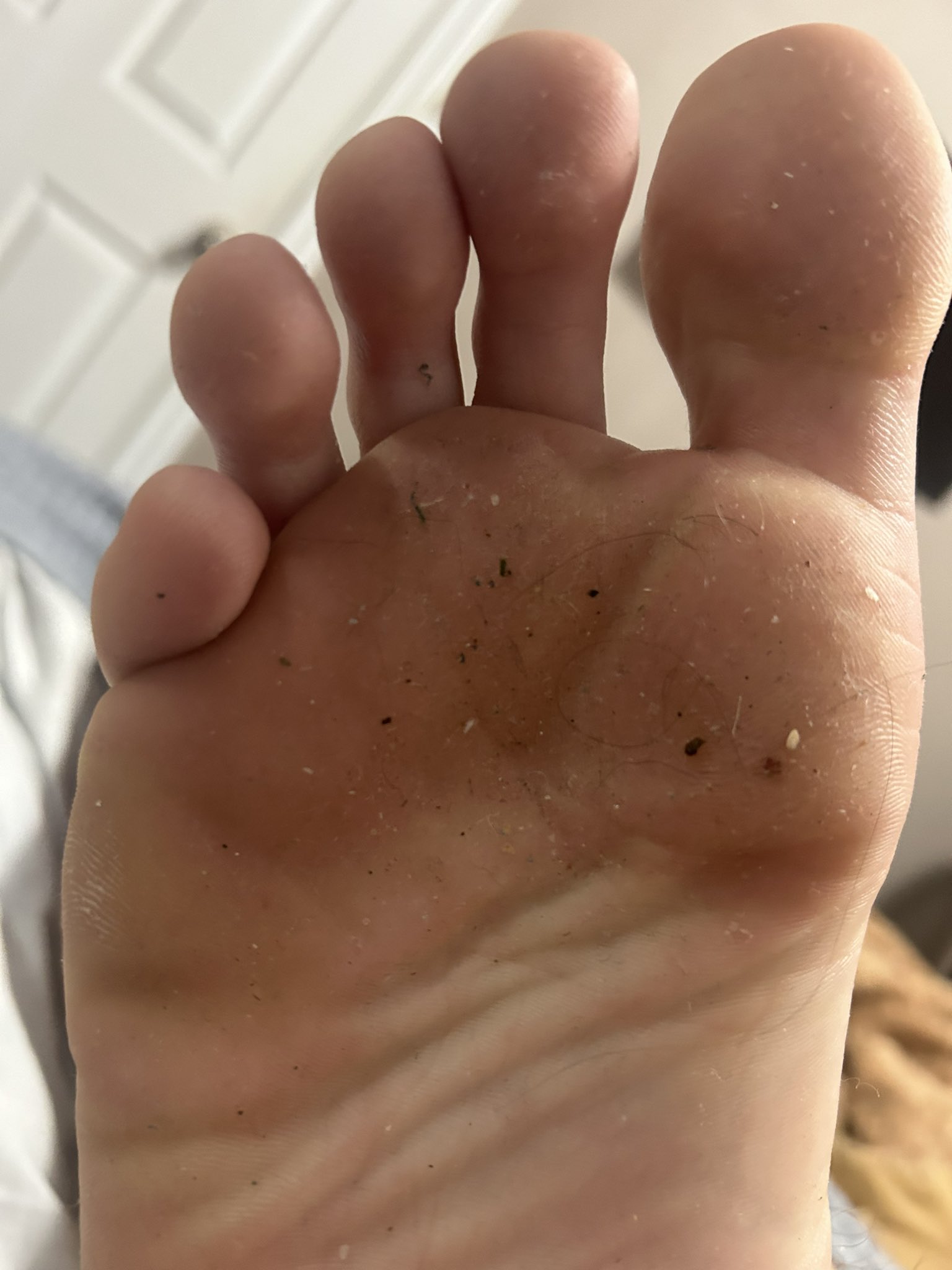 My feet get dirty like this at least 10 times a day, it’s getting annoying having to clean it off with a washcloth. I wish there was another option 🙄 