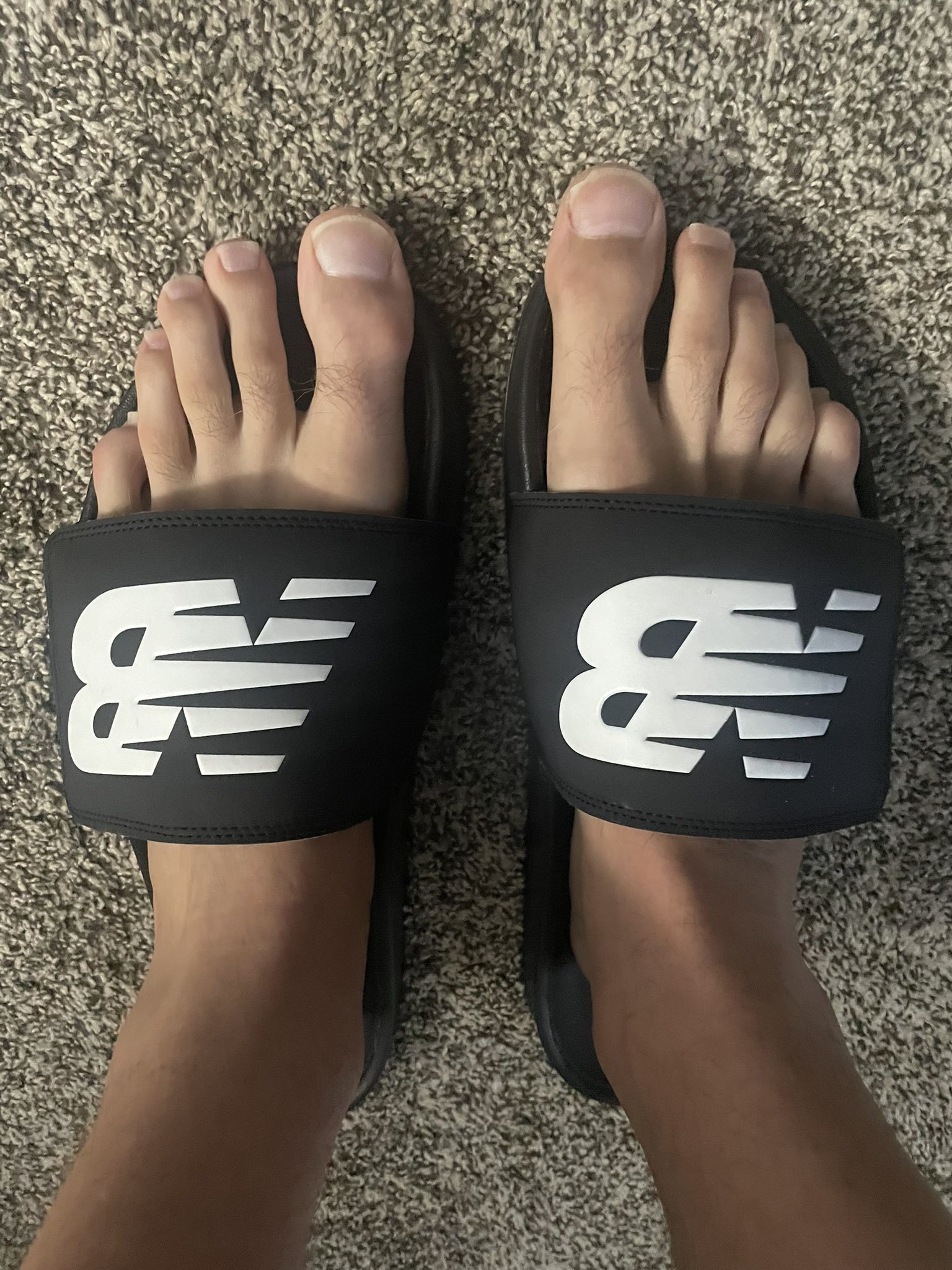 how do you like my size 18 dawgs and long toes in some slides? 😎