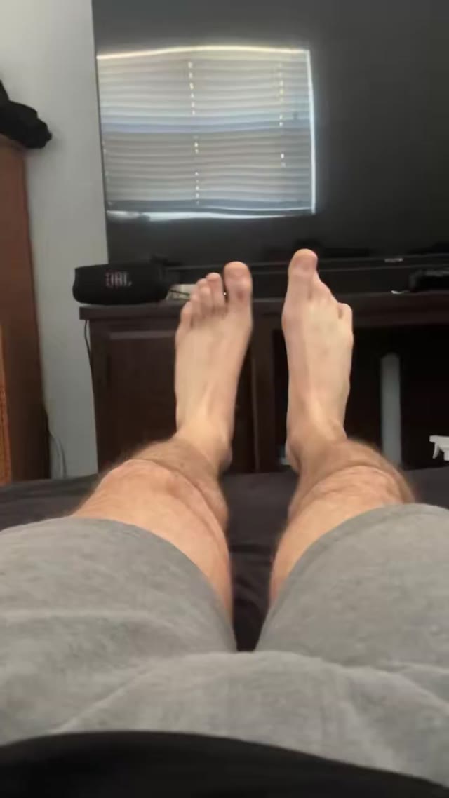 How about a tops/soles video with some verbal in it for my feet friends? 🤭🦶