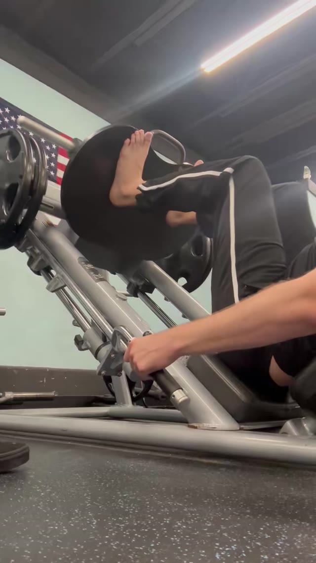Barefoot Size 18 Dawgs on the leg press machine at the gym 🦶🤭