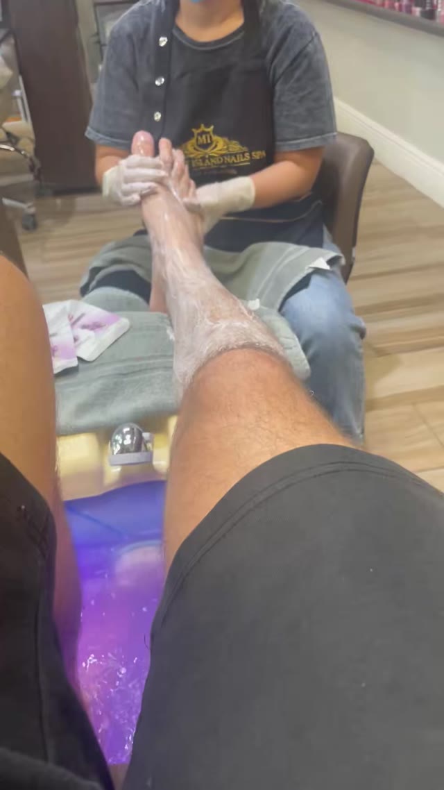 5,000 followers!! Thank you feet friends - I am so grateful for your support, love, and kind words. To celebrate, I am releasing a never before seen video of my feet getting massaged at a spa 🤭🦶