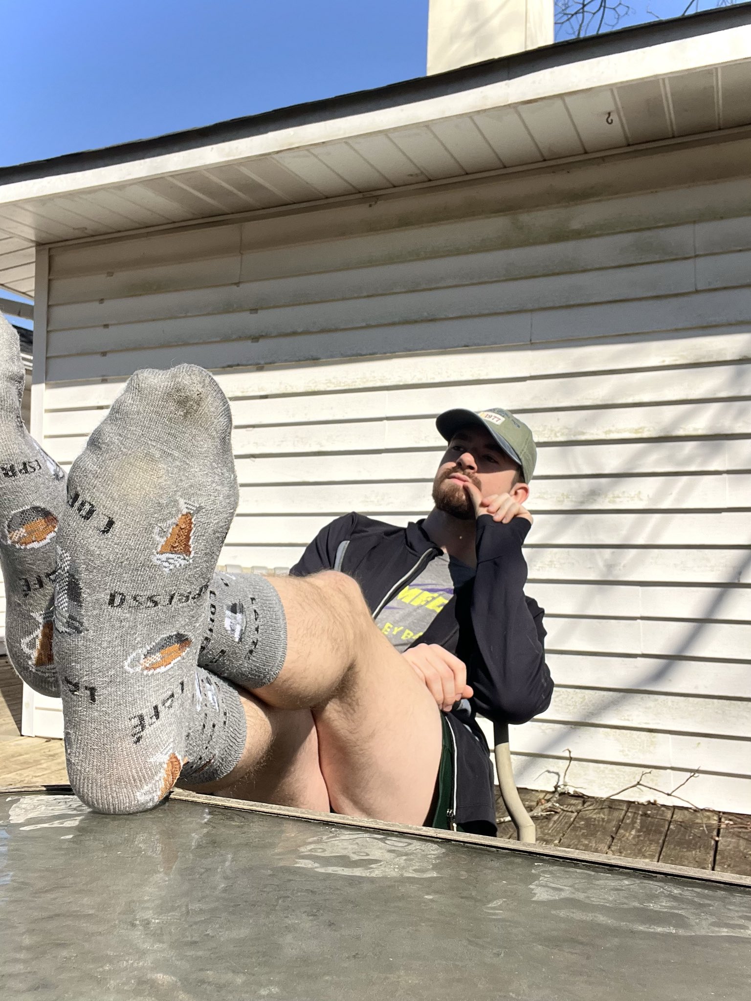 Close your mouth!open your wallet.  #PaySouthern #feetfindom #paypig #paysub #paytospeak #cashcows #losermoney #findomfeet @Littlehomo123 @PeakFindomRT