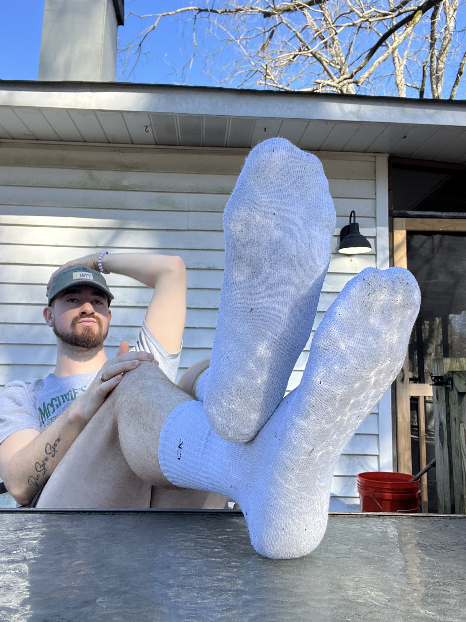 you’re at home scrolling while I’m on the porch letting you stare at socks you’ll never touch. send and say thank you, loser.#alphapeyton #findom #paypig #malefeet #sockfetish #feetworship #cashcow #loserworship