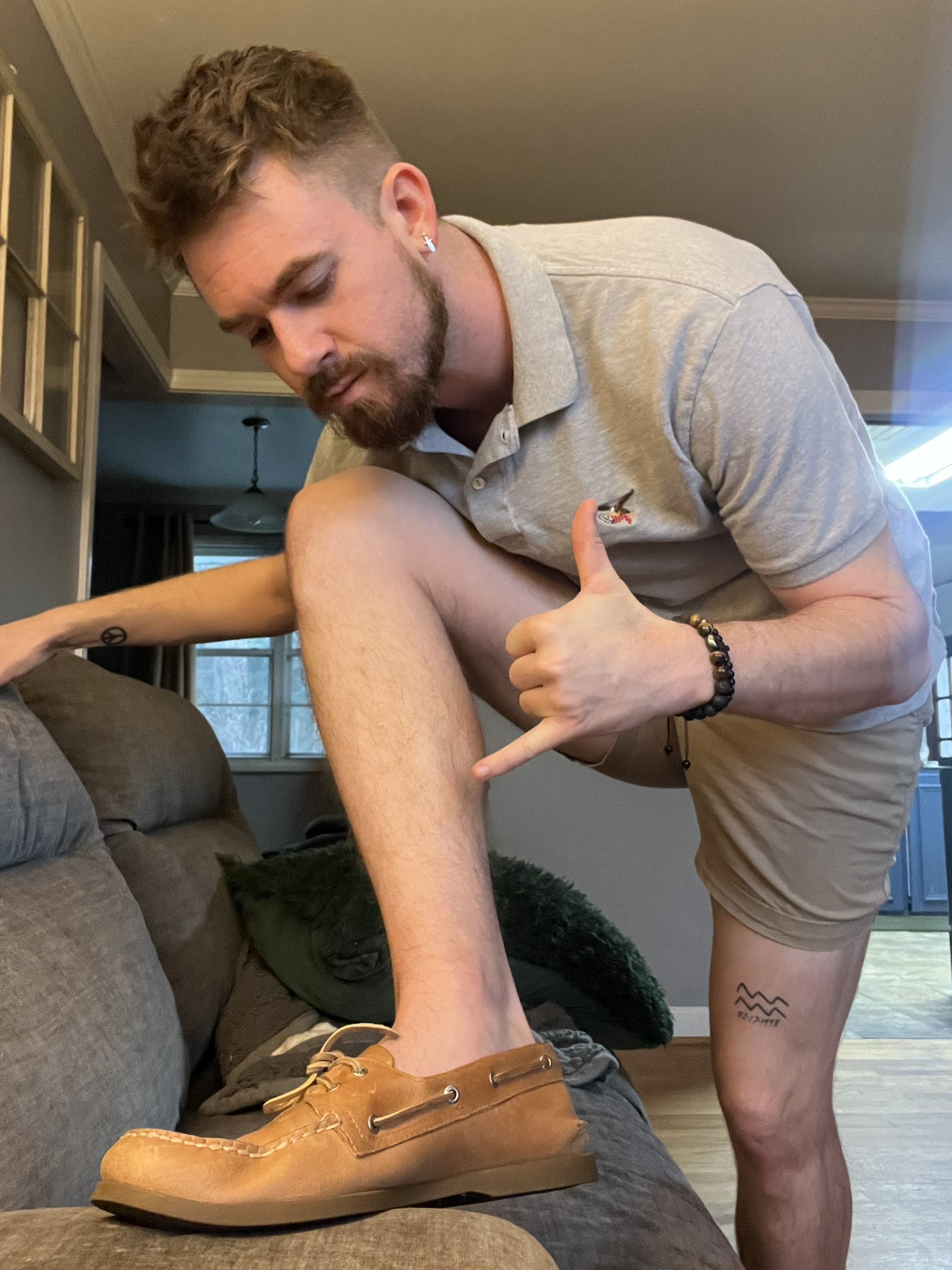 What’s in the sperry other than stinky foot funk and Money? Look 👇 below #alphapeyton #findom #paypig #loser #cashcow #walletdrain #ownedyet #paytobelook