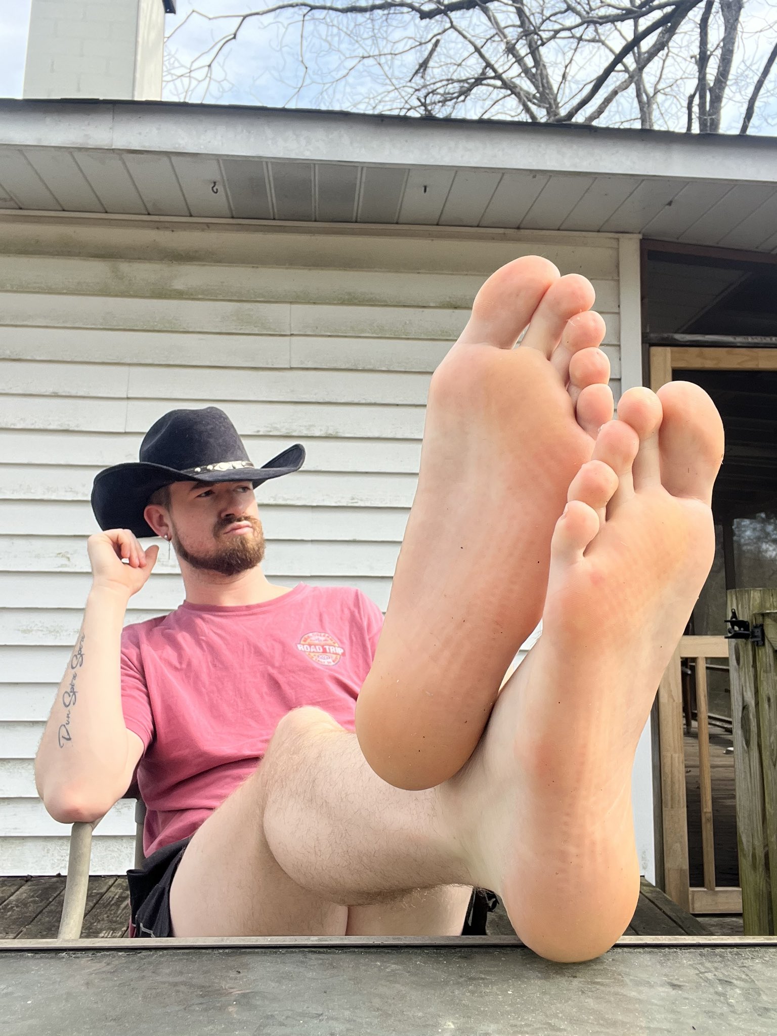 cowboy payton here to wrangle up your piggy cash, losers — tip your boots or crawl home 💰🐖 #alphapeyton #findom #paypig #loser #walletdrain #feetpics #paytobelook