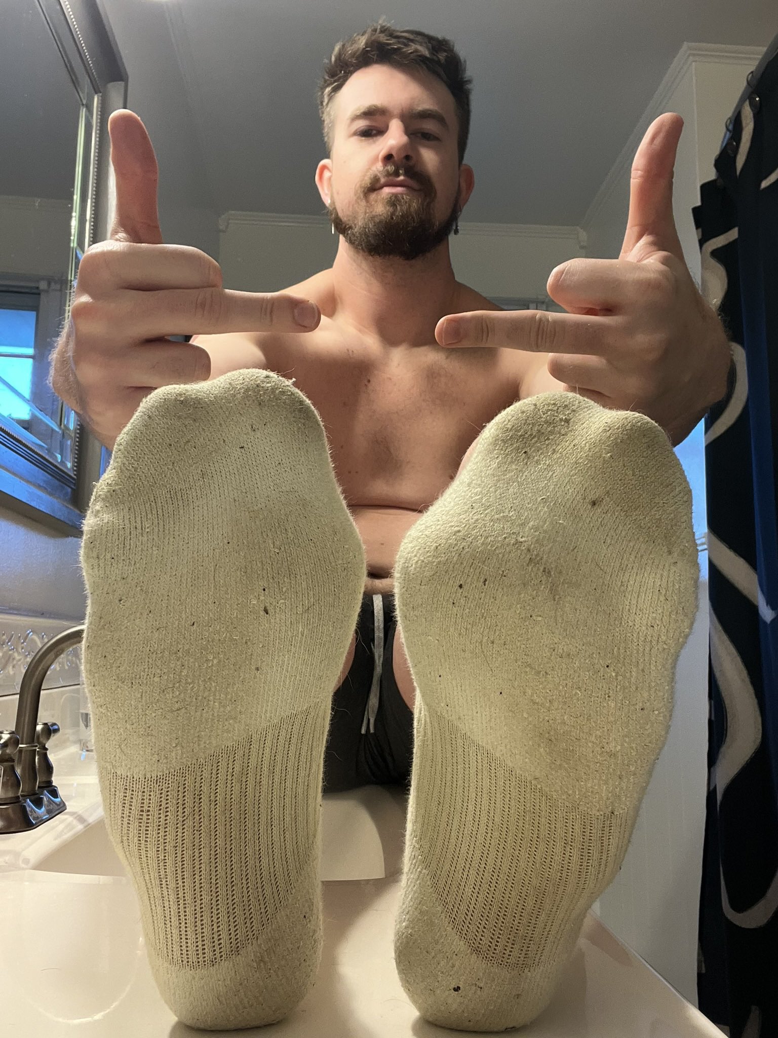 You’re staring at socks you’ll never smell, feet you’ll never touch and a man who hates you. This is the closest  you’ll ever get to interacting with me. #alphapeyton #findom #paypig #walletdrain #loser #paytobelook #sockgods #dontdeserveit #solesforsale