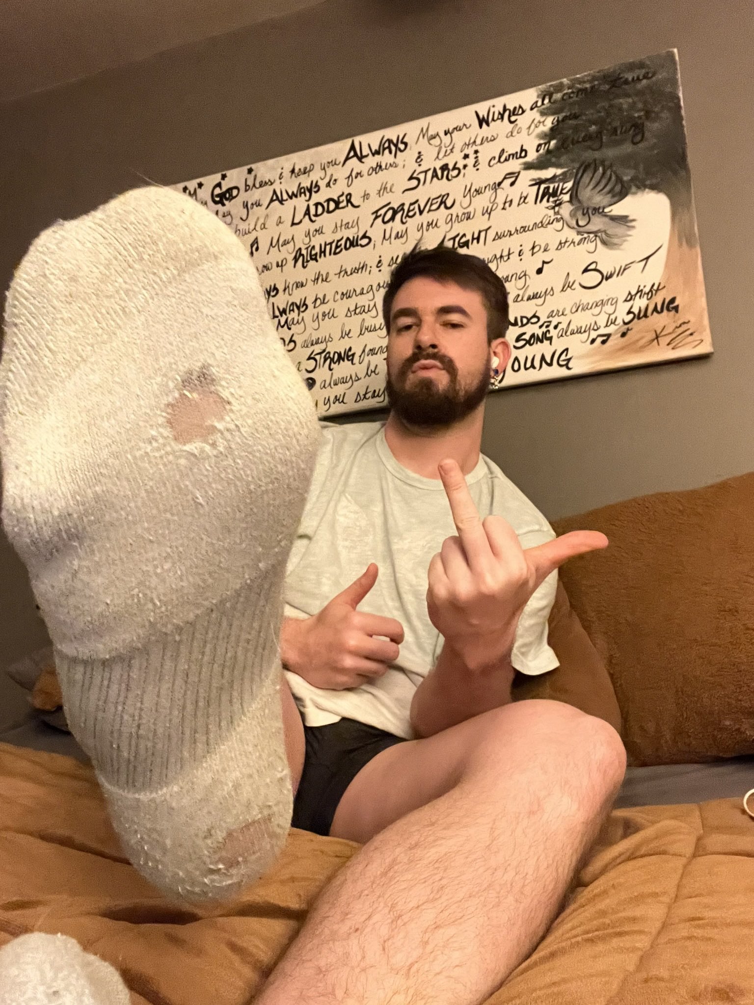 You waited all day for this & i still kept my socks on. hole’s the closest you’re getting to skin, without paying. #alphapeyton #findom #paypig #loser #walletdrain #sockgods #sockfetish #cashfag #debtpig #paytobelook #paymeinfull #ownedboys #alphamale