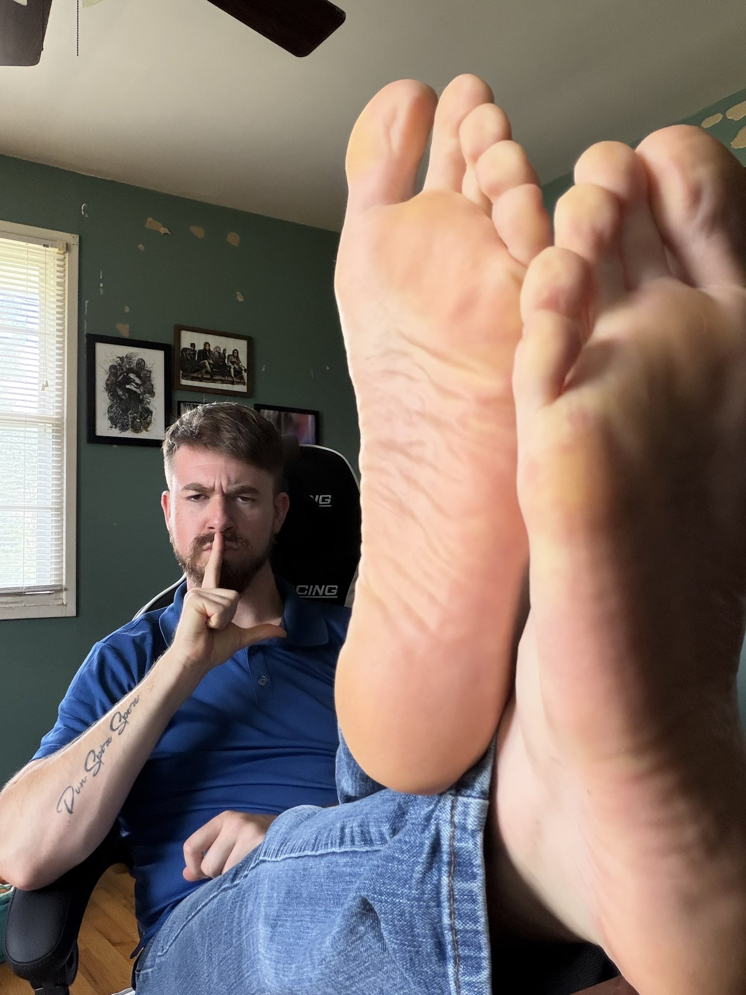 shut up and stare. you don’t speak unless i say so, you just ache and pay. #findom #footdom #paypig #feetworship #alphamale #cashfetish #moneyslave #submissive #financialdomination #obeyme