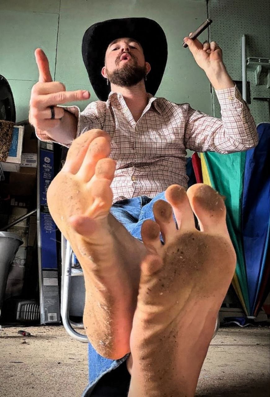 Enjoy eating that dirt off of my feet, freak! I'll save some cigar ash for dessert! 🤣🖕🚬  #Findom #Cashmaster #SockWorship #SweatyFeet #PayPig #AlphaFeet #musclegod #alphagod