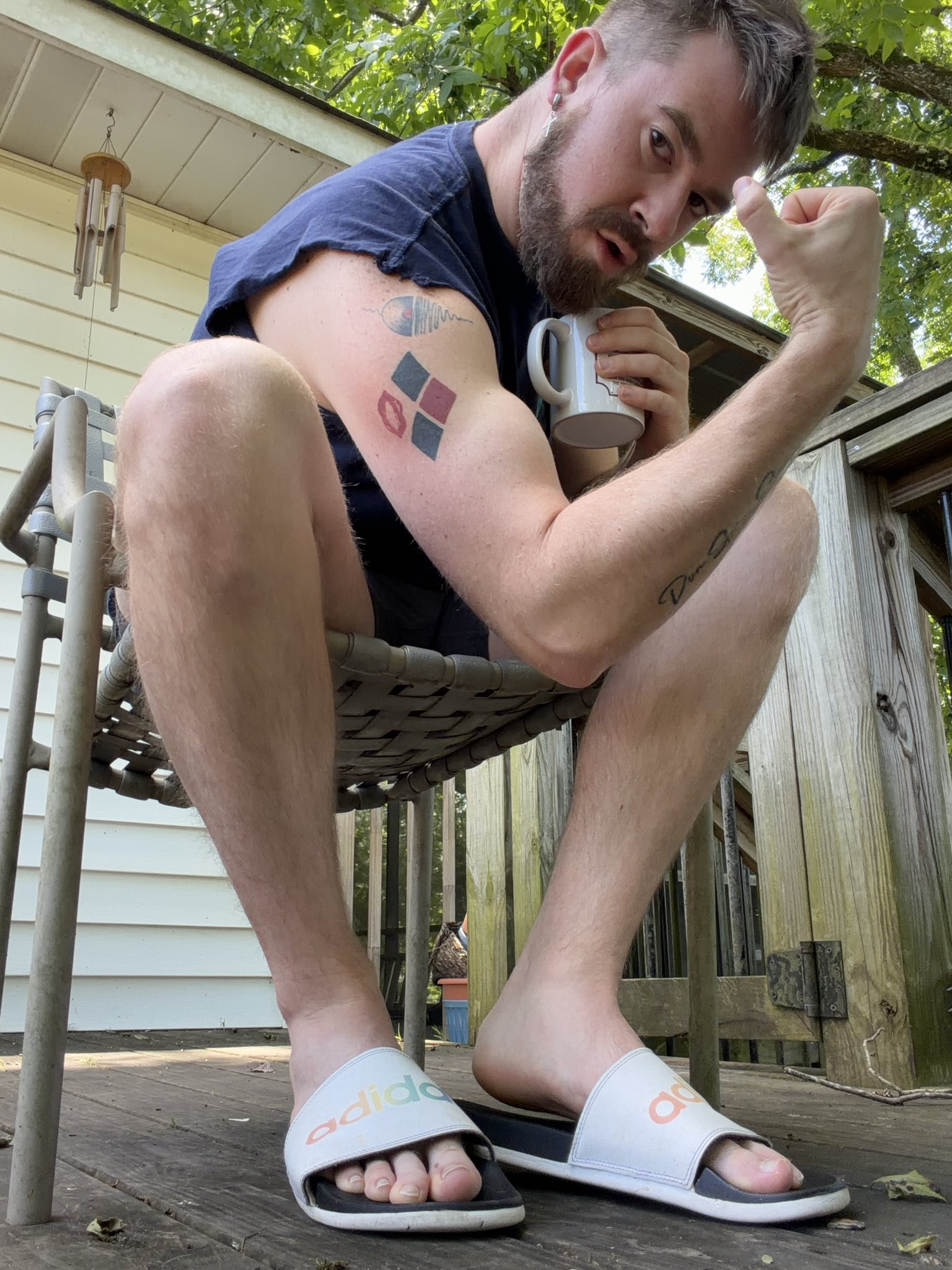 Happy pride month subs 🏳️‍🌈👊🏻 Remember your “straight” dad probably sends to my toes 😮‍💨🤣. #findom