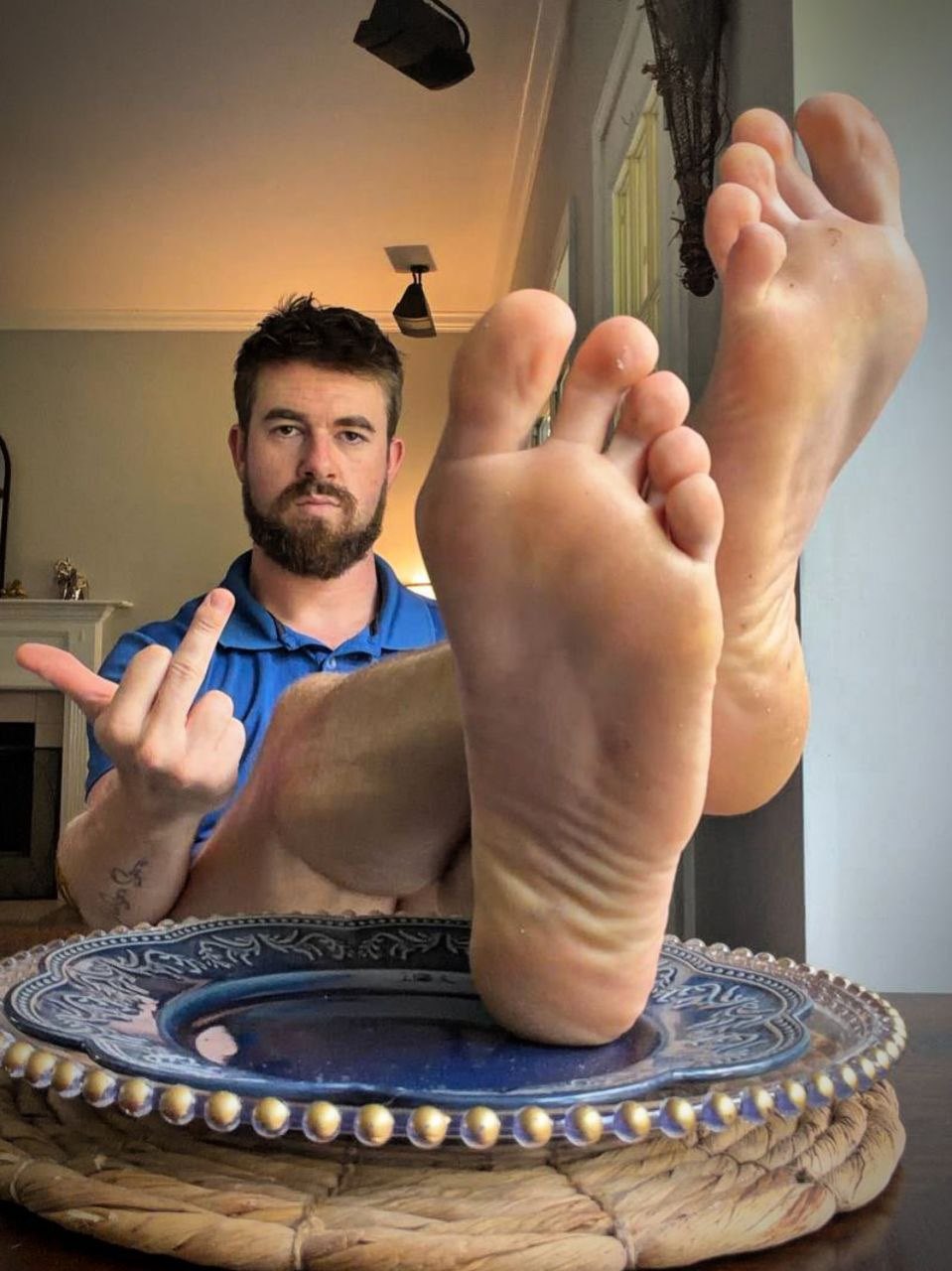 It's time for your dinner, F@GGOT!🦶🏻🖕  My dirty, sweaty, ripe, smelly feet are on the menu! And the price? Whatever is in your wallet! 😈💵  #Findom #Cashmaster #SockWorship #SweatyFeet #PayPig #AlphaFeet #musclegod #alphagod