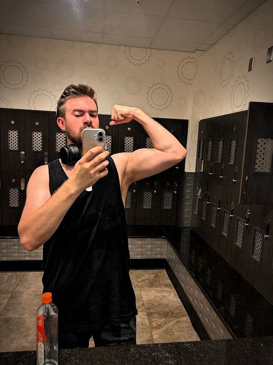Pumped and ready to take whats mine! 🤑🖕  #Findom #Cashmaster #SockWorship #SweatyFeet #PayPig #AlphaFeet #musclegod #alphagod