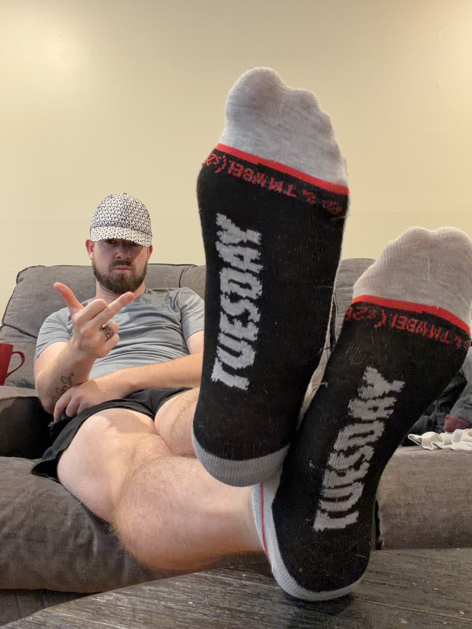 No barefeet for you this week faggot! What could be scarier? #findom