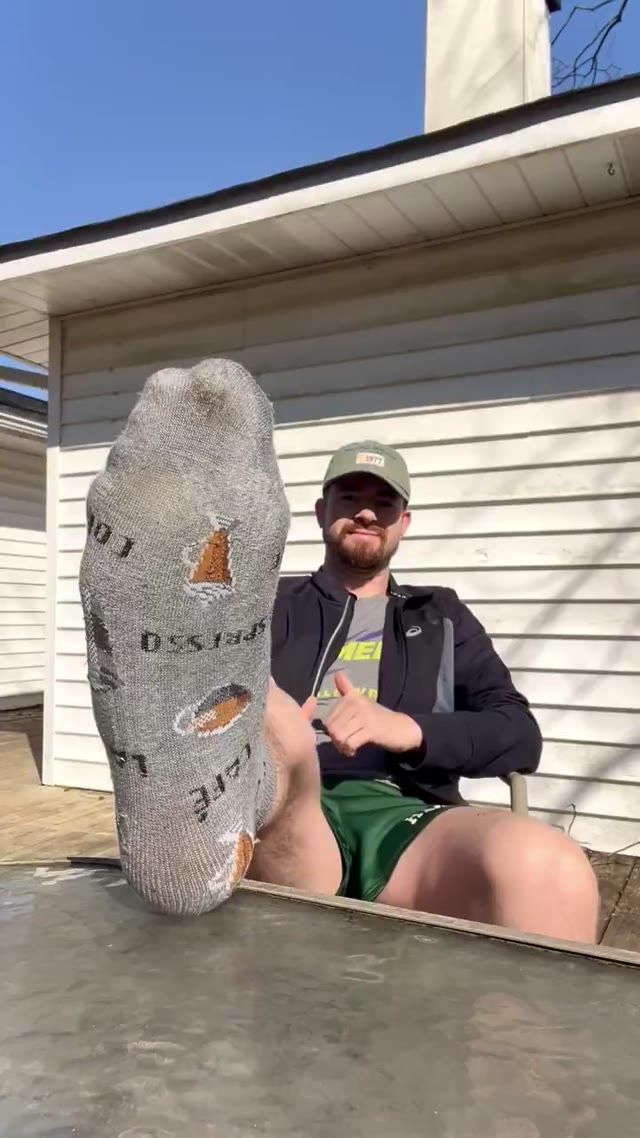 25$ to speak. $50 to be remembered. #PaySouthern #paypig #feetfindom #paytospeak #losermoney #tribute #feetpics #findom. @Littlehomo123 @slave_here @redaniel660 @AlphaMaleWorld1