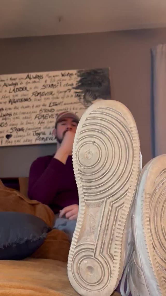 You get crumbs for free. Pay if you want the full sock show now, not when I decide to post it tomorrow. #PaySouthern #feetfindom #socktease #paypig #losermoney @slave_here @Littlehomo123 @promo_masters @RT4MastersBR2