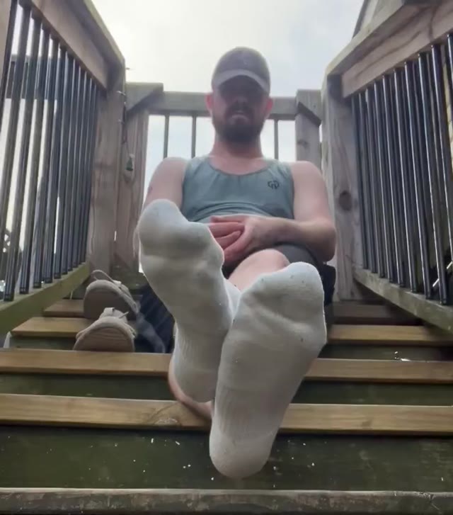 Smell the fresh pits and bare feet, loser. this is all you get. no touch, no taste, just worship through the screen and pay for the honor. #alphapeyton #findom #paypig #loser #walletdrain #paytobelook #sockgods #feet #pits #payup #humanatm