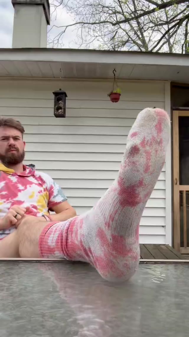 you don’t get to want more than this. you crave, you pay, you stay beneath my feet. #findom #footdom #feetworship #alphamale #cashfetish #footfetish #soles #toes #paypig #pay2view #payperv #crushcravings