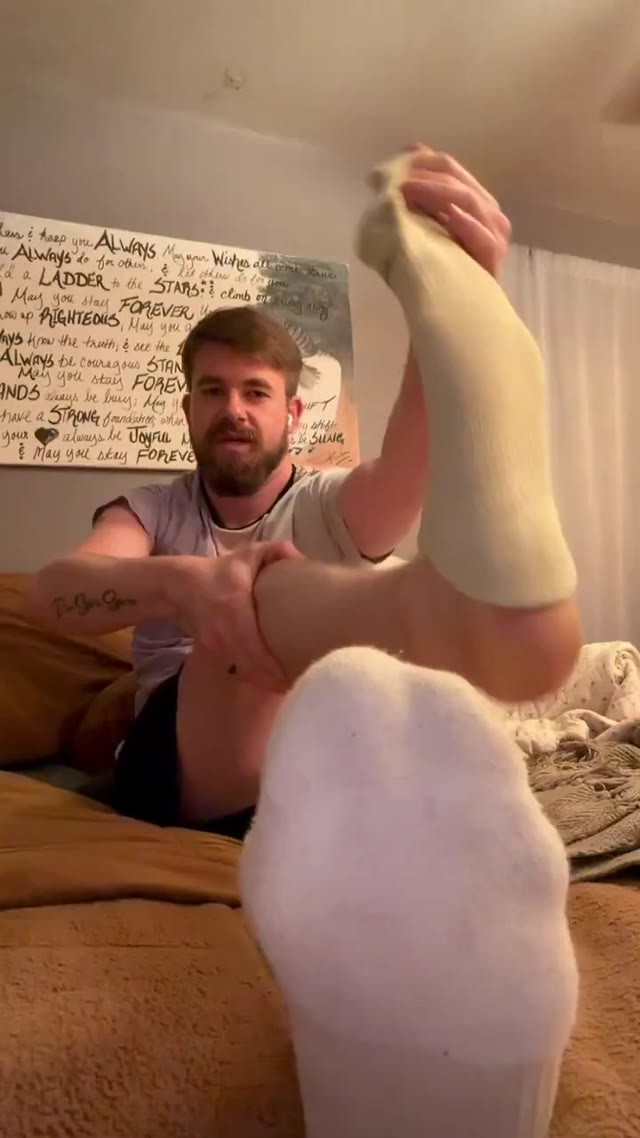 I peal back my sock! You peal back your wallet! Win win 🏆  #sockfetish #sockpeek #sockworship #feetpics #mensfeet #runnerfeet #alphamale #southernalpha #paypig #findom #fintwit #moneyslave