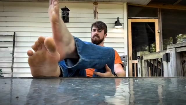 When I prop my feet up, that's your sign to send! 💵💵  These feet are your whole world. Act like it! 🤑💰  #Findom #Cashmaster #SockWorship #SweatyFeet #PayPig #AlphaFeet #musclegod #alphagod