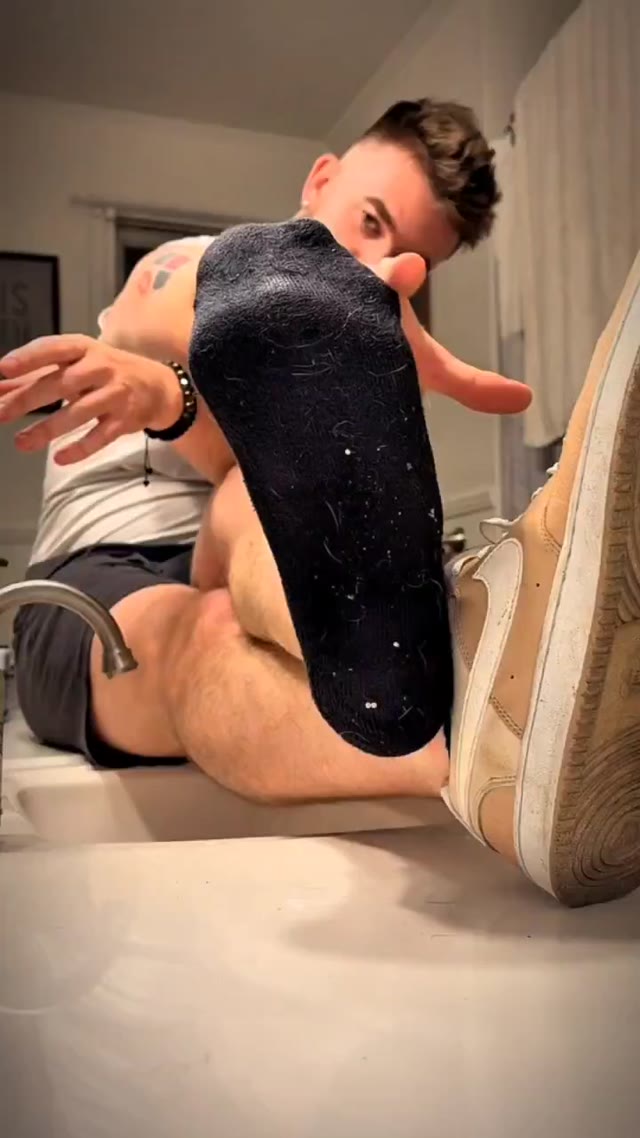Chop chop, idiot!! These feet aren't going to clean themselves! 🤣🧦  Get your tongue in there good and clear put every speck of lint! 👅👣  #Findom #Cashmaster #SockWorship #SweatyFeet #PayPig #AlphaFeet #musclegod #alphagod